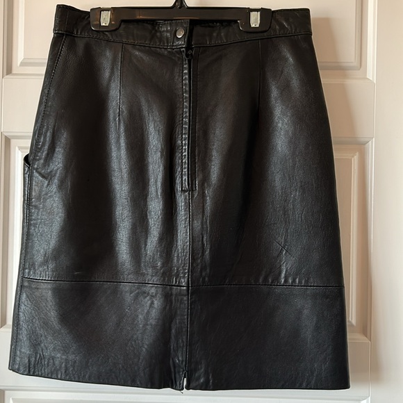 Liz Phillips vintage black leather mini skirt - Picture 3 of 6